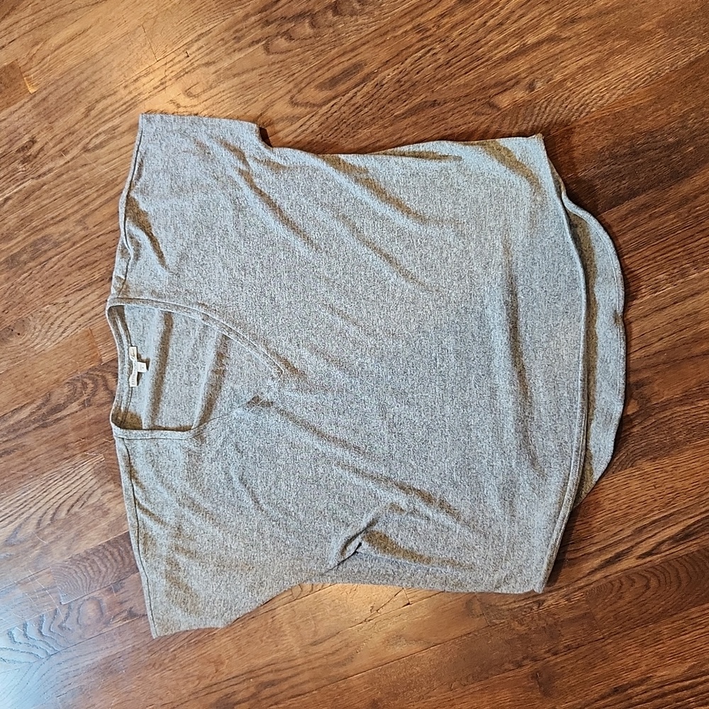 Express Short-Sleeved Top - Picture 2 of 4